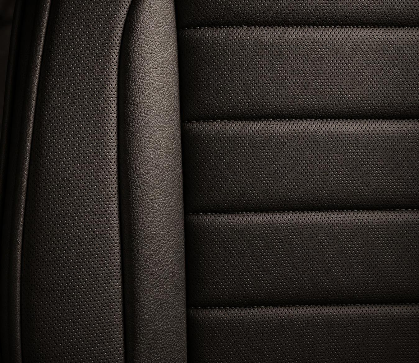 Stoelhoezen Ford Transit Custom 2012 - 2023 – Fezz zwart – lederen stoelhoezen – perfecte pasvorm (Stoel/Bank-met voorbereiding klaptafel in de rugleuning)